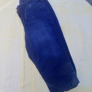 GLORIA VANDERBILT JORDYN SLIMMING Capri Denim Pant